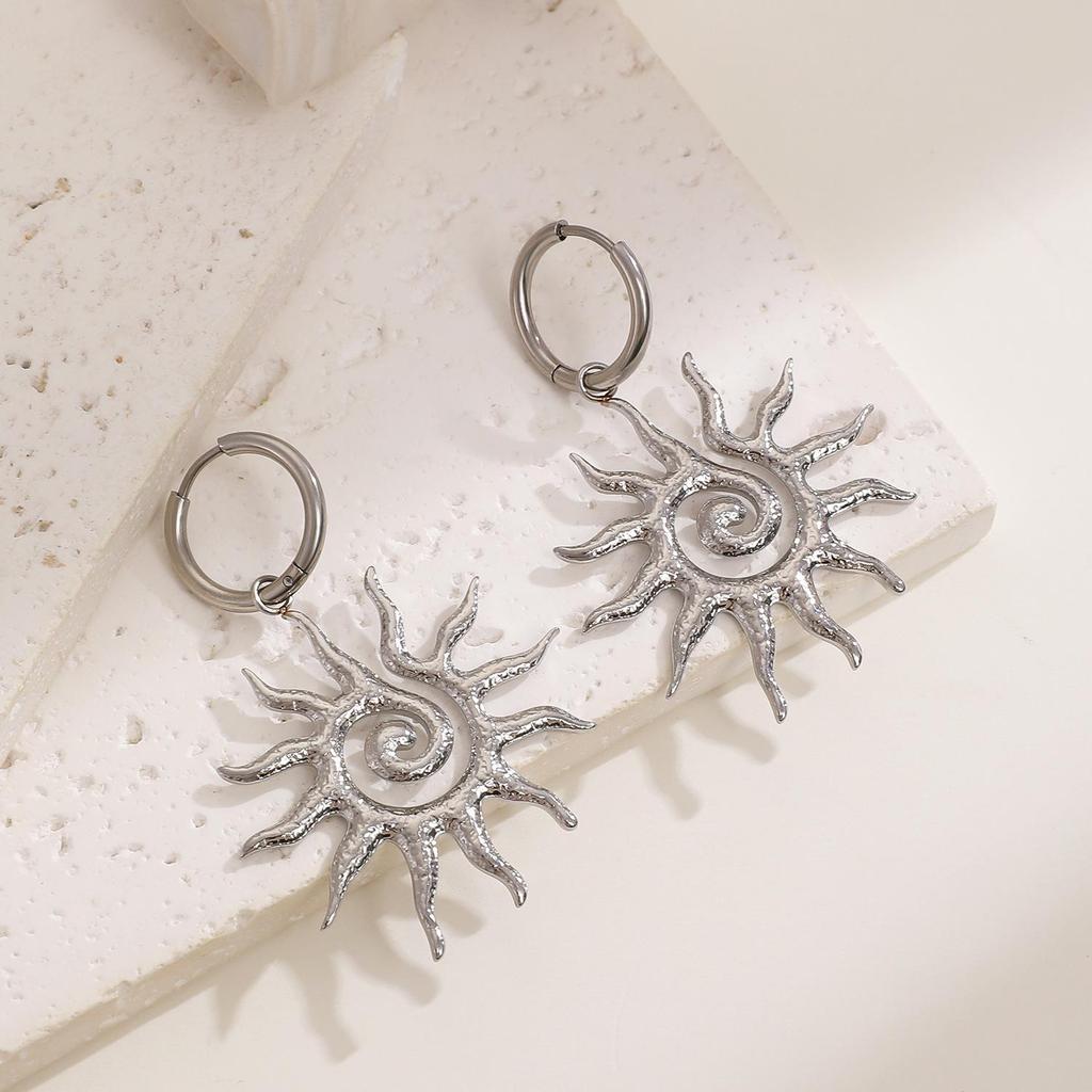 Stainless Steel Hammered Spiral Sun Pendant Necklace & Titanium Clavicle Chain Ring Set