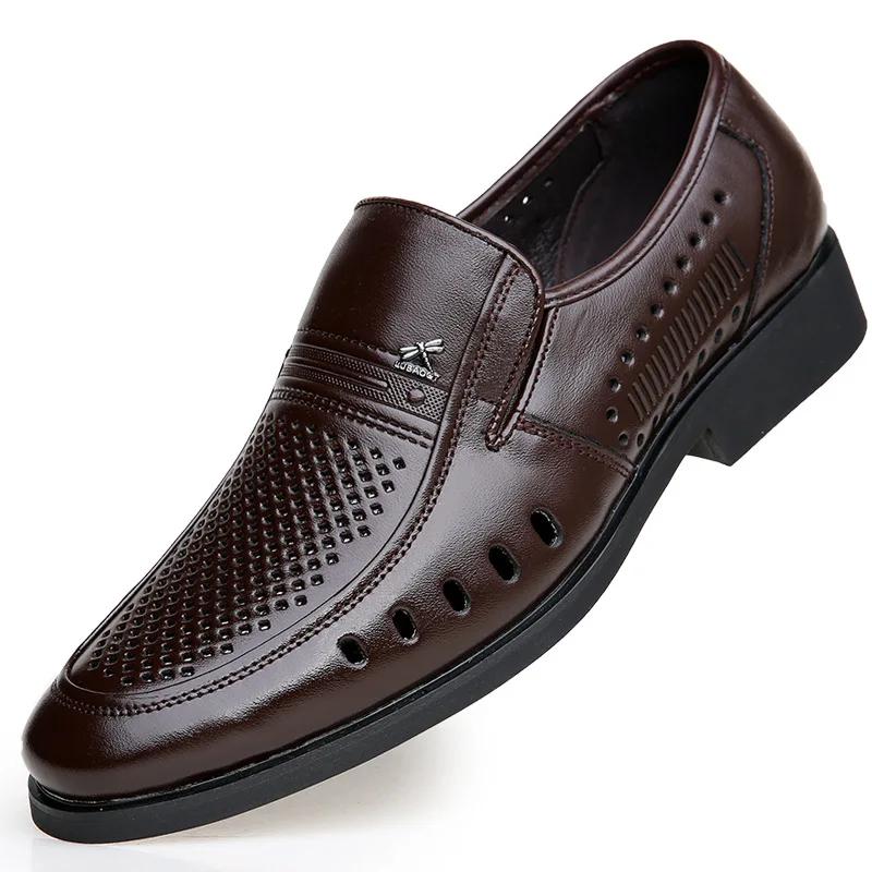 Mode Herrskor i Läder Lyxdesigner Handgjorda Herrtofflor Mockasiner Andningsbara Lätta Utskurna Business Zapatos 2024