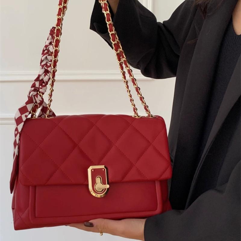 

Свадебная сумка Красной невесты может использоваться ежедневно как сумка на цепочке через плечо и как модная женская сумочка. красный