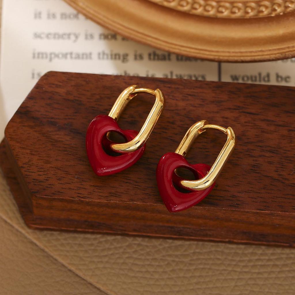 Autumn-Winter Minimalist Retro Red Heart Earrings: High-End Light Luxury for Women