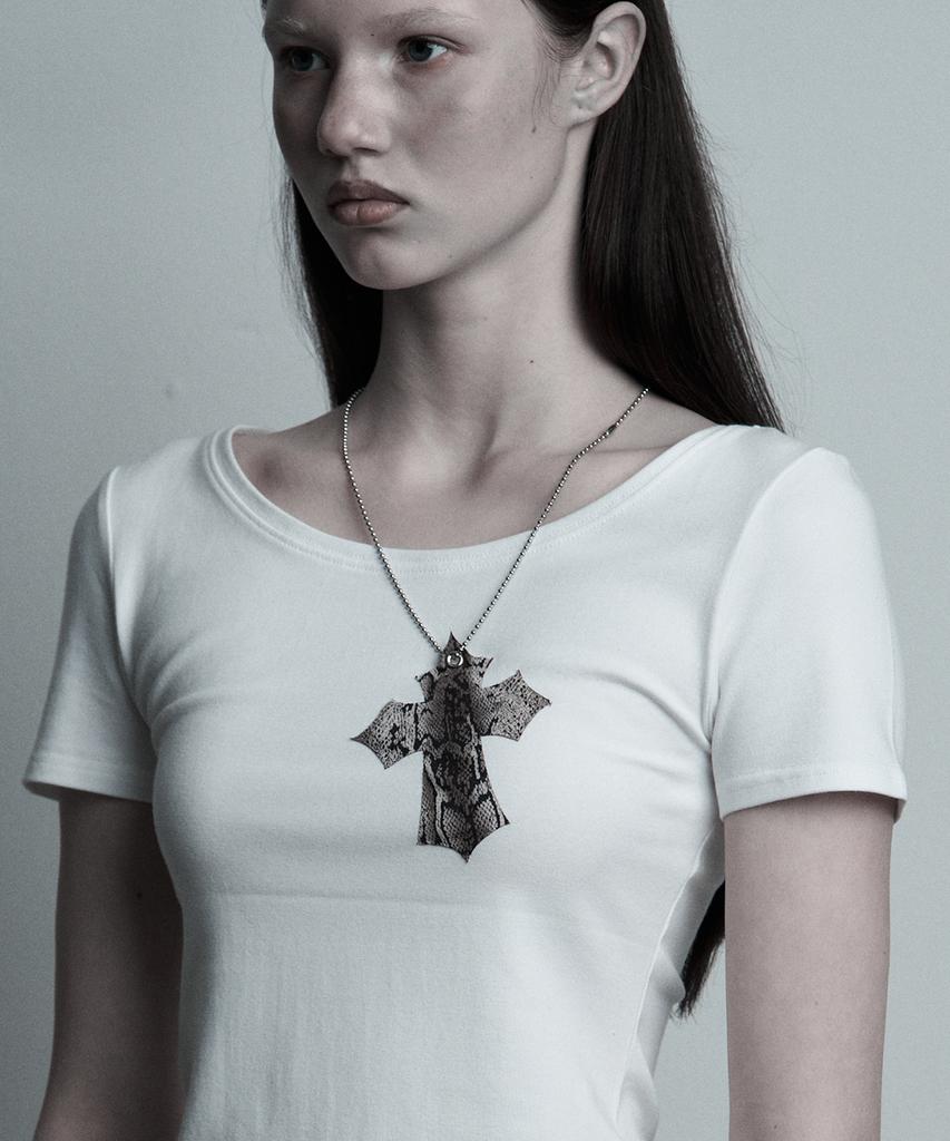 ILLIO White-Python Cross Necklace T-Shirt
