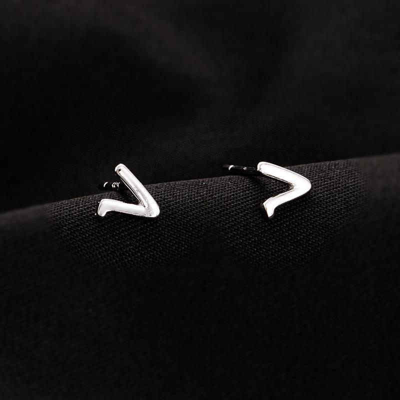 Banyan Tree S925 Silver English Alphabet Earrings for Women - Small, Comfortable, Single Earrings for Sleeping