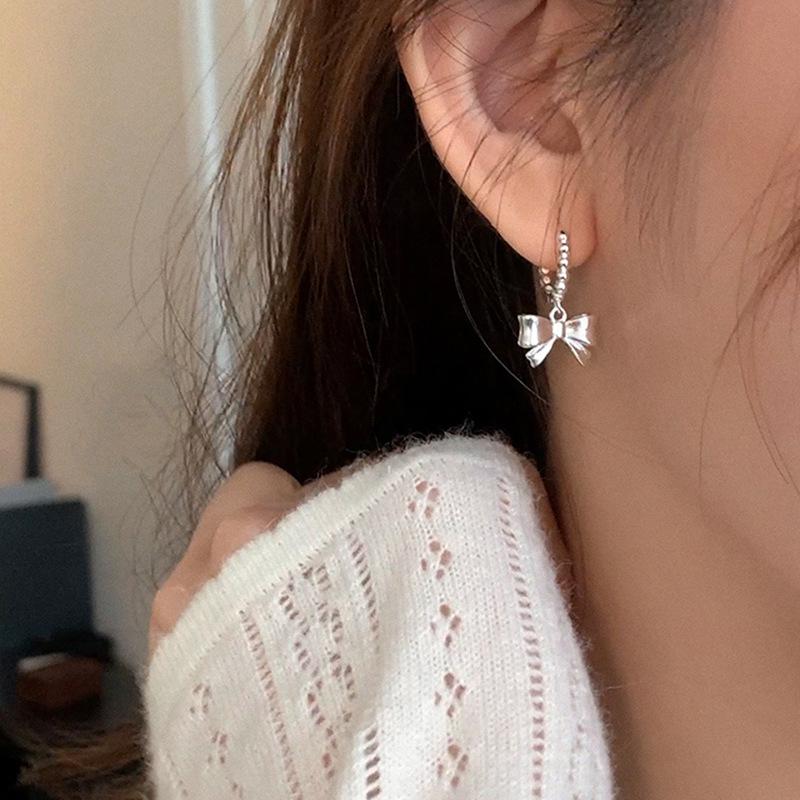 Exquisite Girlish Bow Ear Cuffs: Three-Dimensional, Cute, and Sweet Fashion Earrings for Women with Unique Style and Flair