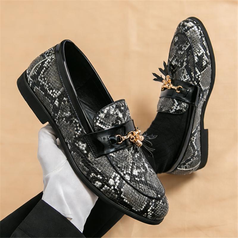 New Snake Skin Pattern Patte Loafers for Men's Pointed Tassels Shoes Male Designer Formal Wedding Dress Homecoming Footwear