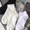 Herren Trendige Schwarz & Weiße Niedrig Geschnittene Geruchsresistente Schweißabsorbierende Kurze Socken für den Sommer