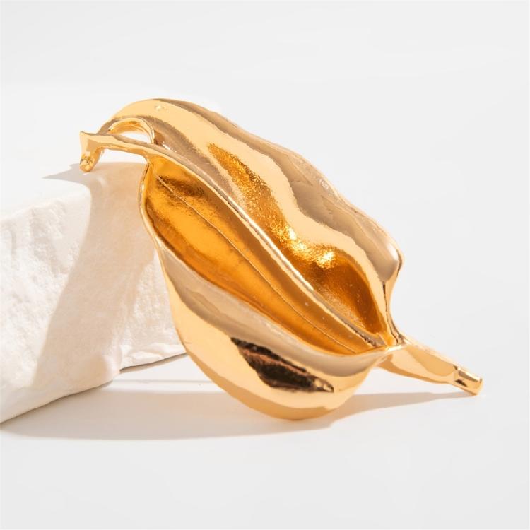 Sophisticated Alloy Irregular Leaf Brooch Trendy Fashion Lapel Pin Accessories for Business Meetings and Social Event