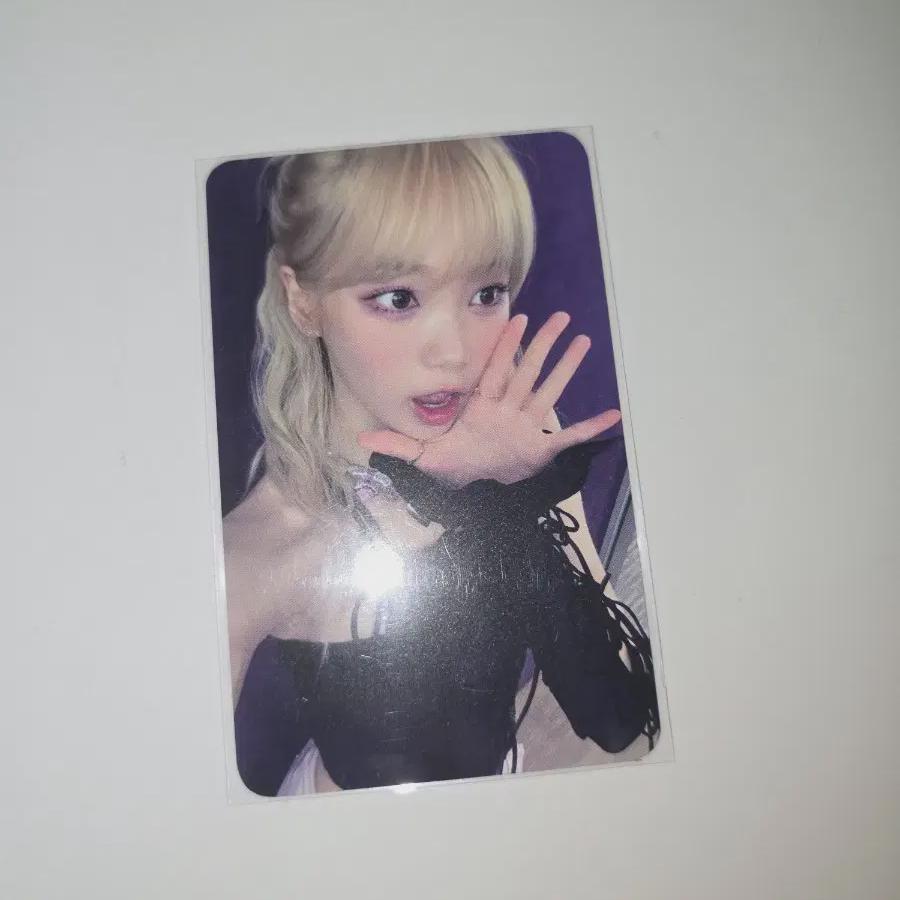 

Le Sserafim Kim Chae-won Photocard Mtu Lucky Draw