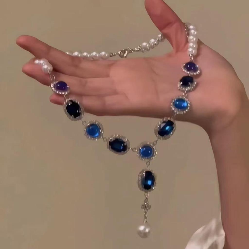 Sada čtvercových náušnic s kamínky a náhrdelníku: Elegantní, Luxusní a Všestranný Choker Šperk