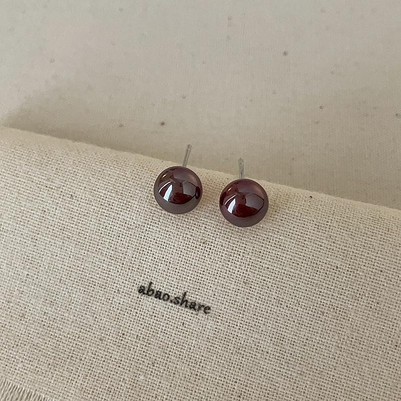 Cool Feeling Cold Gray Red Light Steamed Bread Pearl Stud Earrings Women'S Simple Niche Fashion Exquisite Versatile Earrings