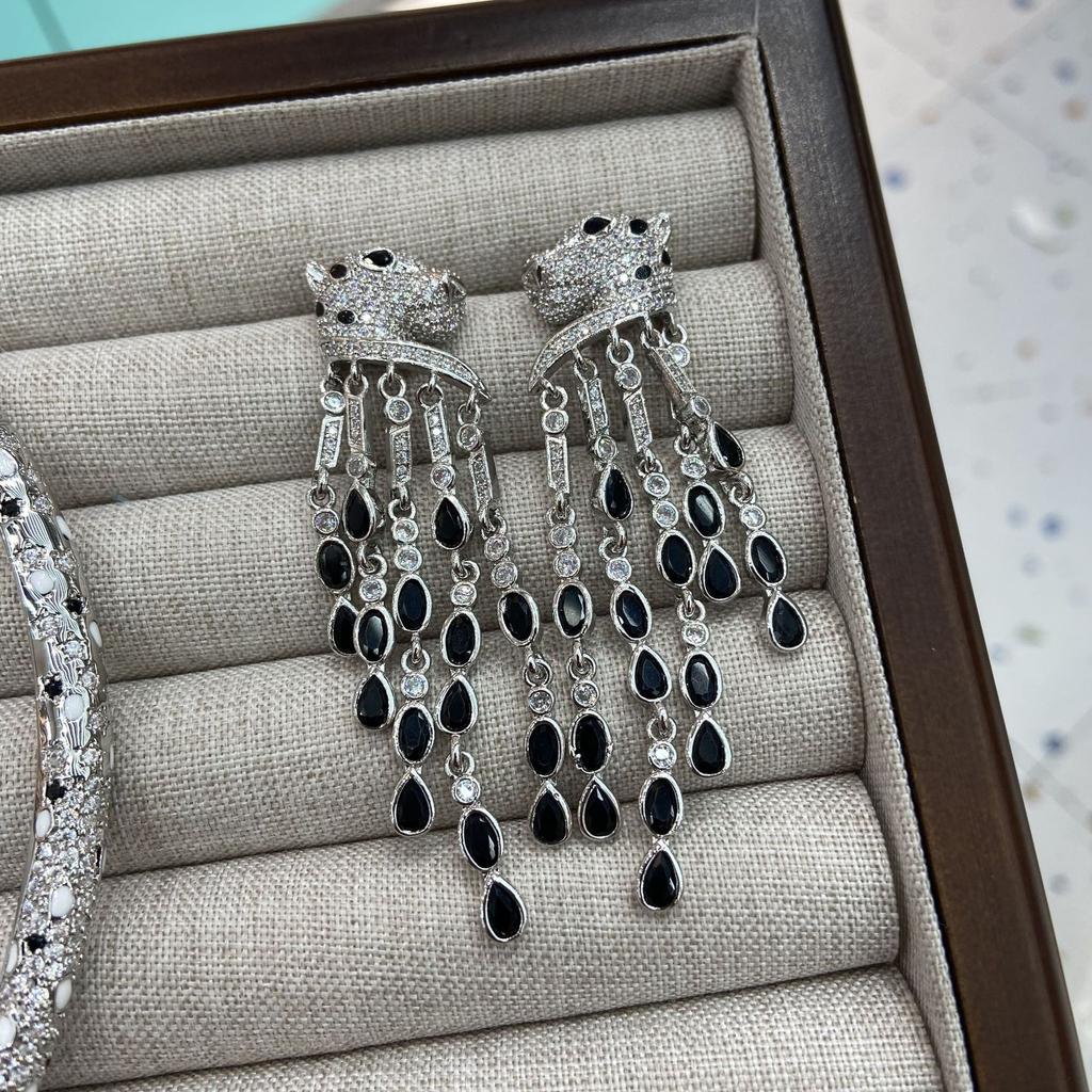 2025 Nuovo alla moda set di gioielli di lusso leggero con collana a girocollo orecchini incastonati di zirconi per donna