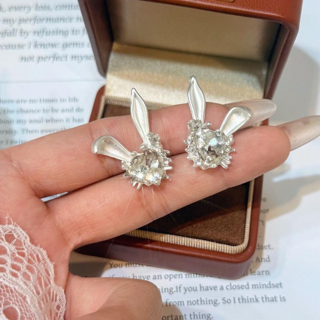 Korean Shiny Zircon Rabbit Heart Ear Studs: Cute, Sweet, Exquisite Earrings - Light Luxury & Versatile Accessories for Women