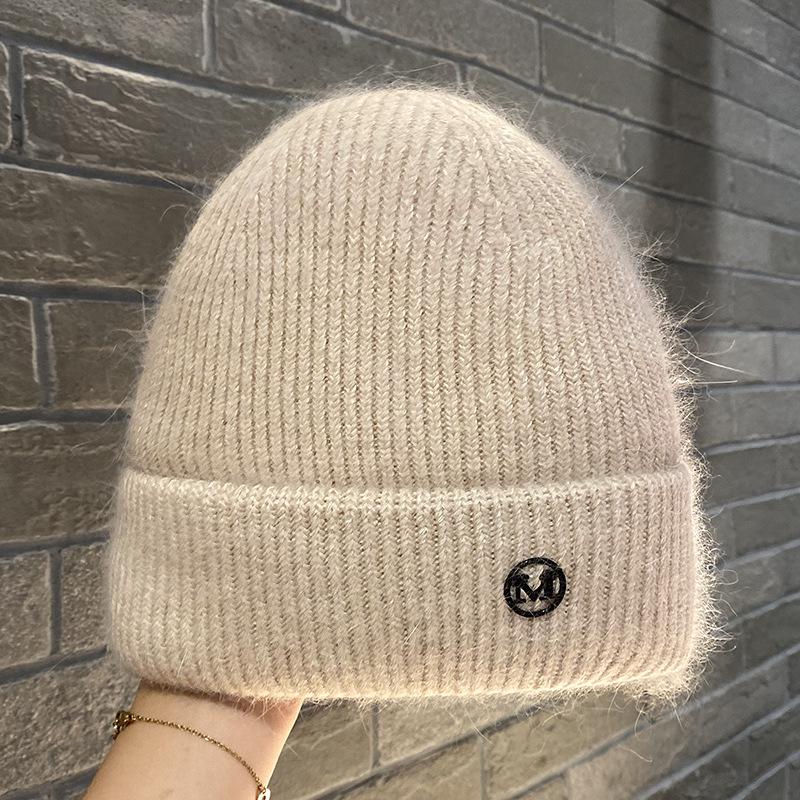 Herbst und Winter Neue Metallbuchstabe M Standard Strickwollmütze Warmer Ohrenschützer Kopf Kälteschutzmütze