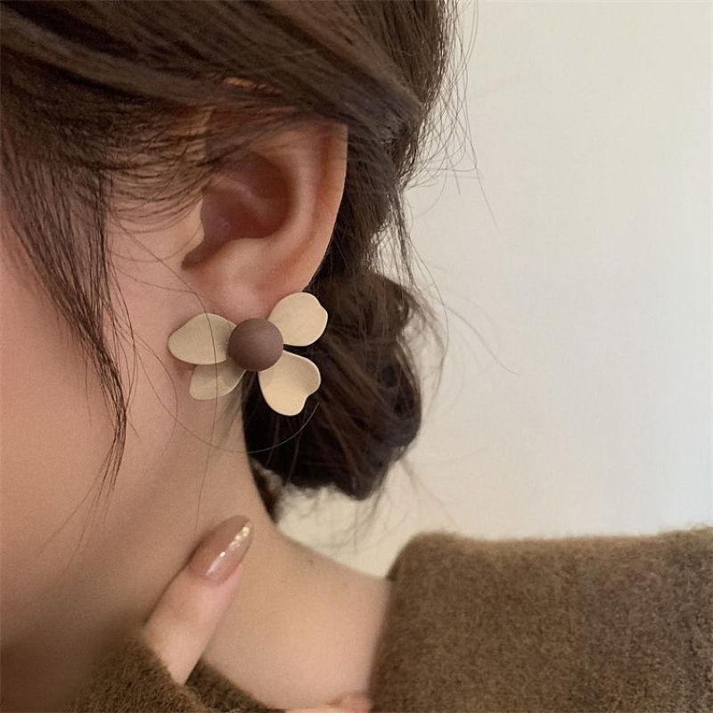 

Серьги новые модные осенние и зимние женские цветочные серьги изысканный темперамент серьги серьги мода отпуск