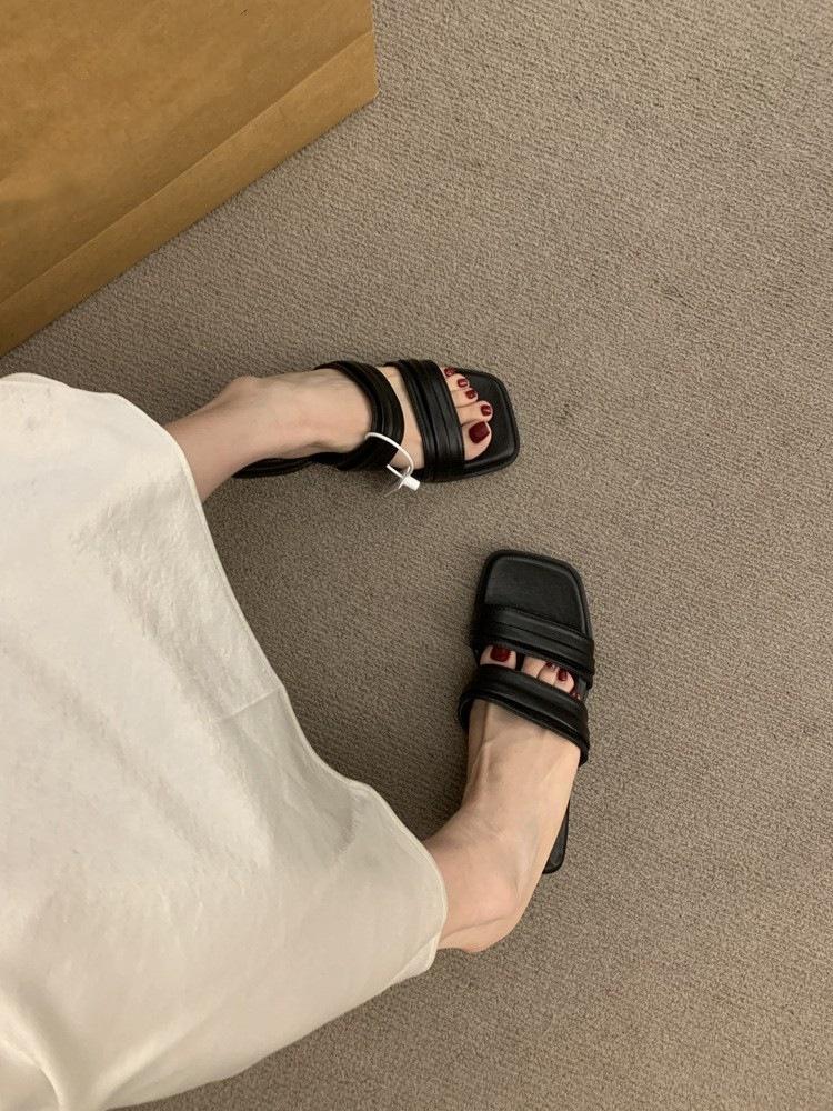 

Soft bottom double with silver one-word slippers for women s summer wear 2025 new fairy wind open-toed wedge heel comfortable and cool slippers 35