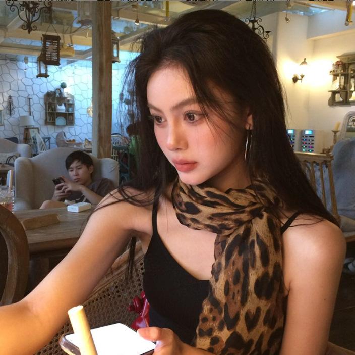 Leopard print scarf autumn and winter retro Spice Girl new silk scarf Bali yarn thin long silk scarf women's high sense personalized scarf