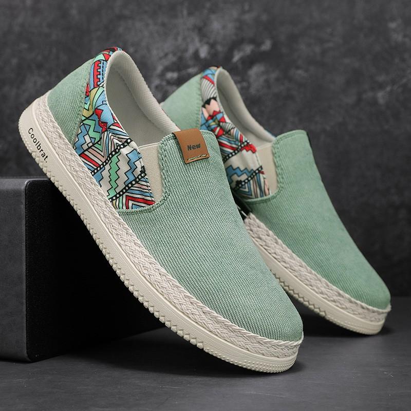 2025 Summer New Breathable Men's Canvas Slip-On Chinese Cloth Shoes Casual Lazy Comfortable Board Sneakers