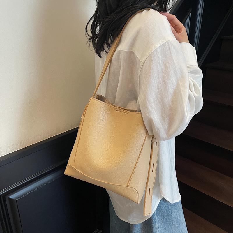 Today's popular bags bucket bags women's new fashion shoulder bags retro versatile casual messenger bags