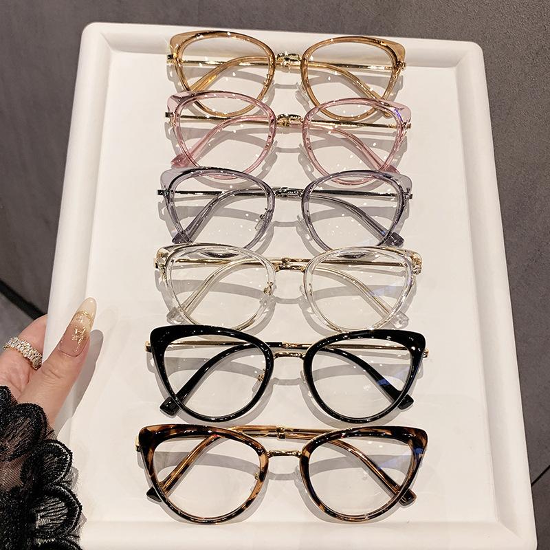 Vintage Metal Photochromic Myopia Glasses Women New Trendy Cat Eye Glasses Men Retro Anti Blue Light Eyewear with UV Sensitivity