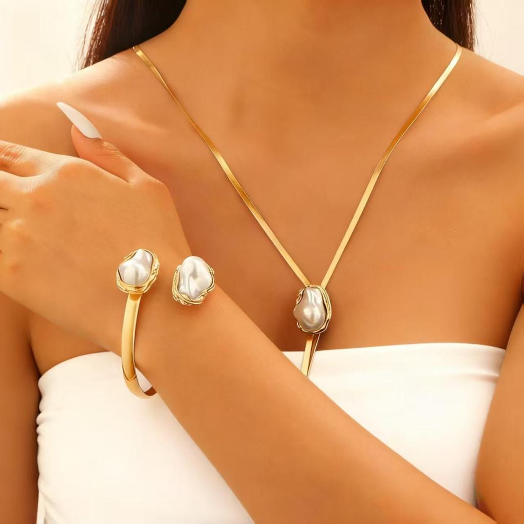 Baroque Pearl Choker - European & American Style with Irregular Design, Simple Metal Open Necklace