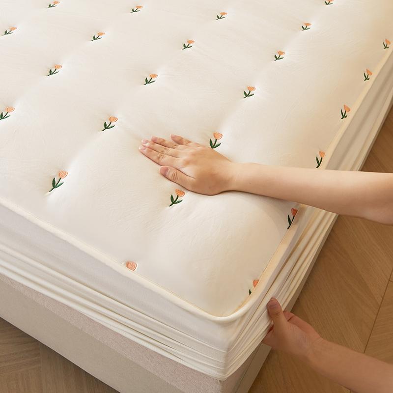 Protector de saltea Thicken Soft funda de colchón Lenjerie de pat albă Husă de saltea brodata(Feta de perna necesita comanda)