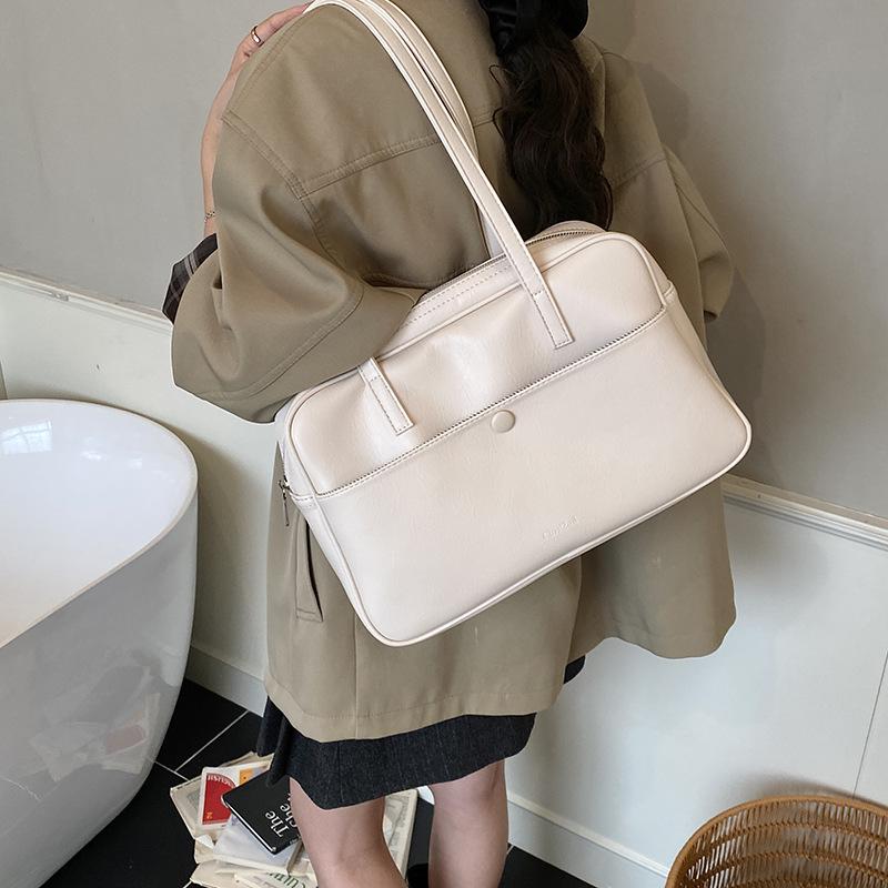 Large capacity bag women's autumn and winter 2025 new retro niche design shoulder underarm bag commuter tote bag