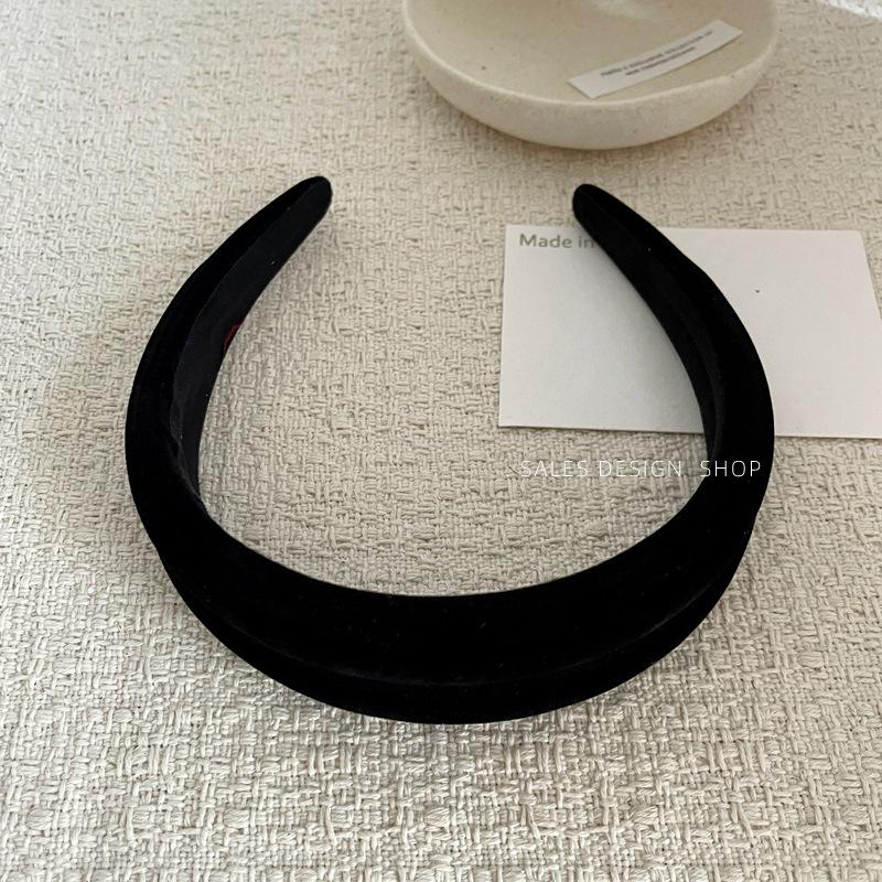 Elegantes Samt-Schwamm-Stirnband mit breiter Krempe - Design Herbst/Winter 2025 für Damen