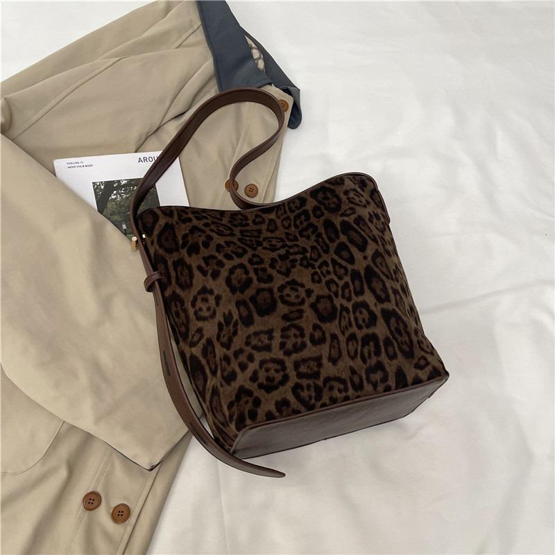 

Autumn and winter new frosted suede tote bag, large capacity commuter casual shoulder bag, fashionable and versatile women s bag