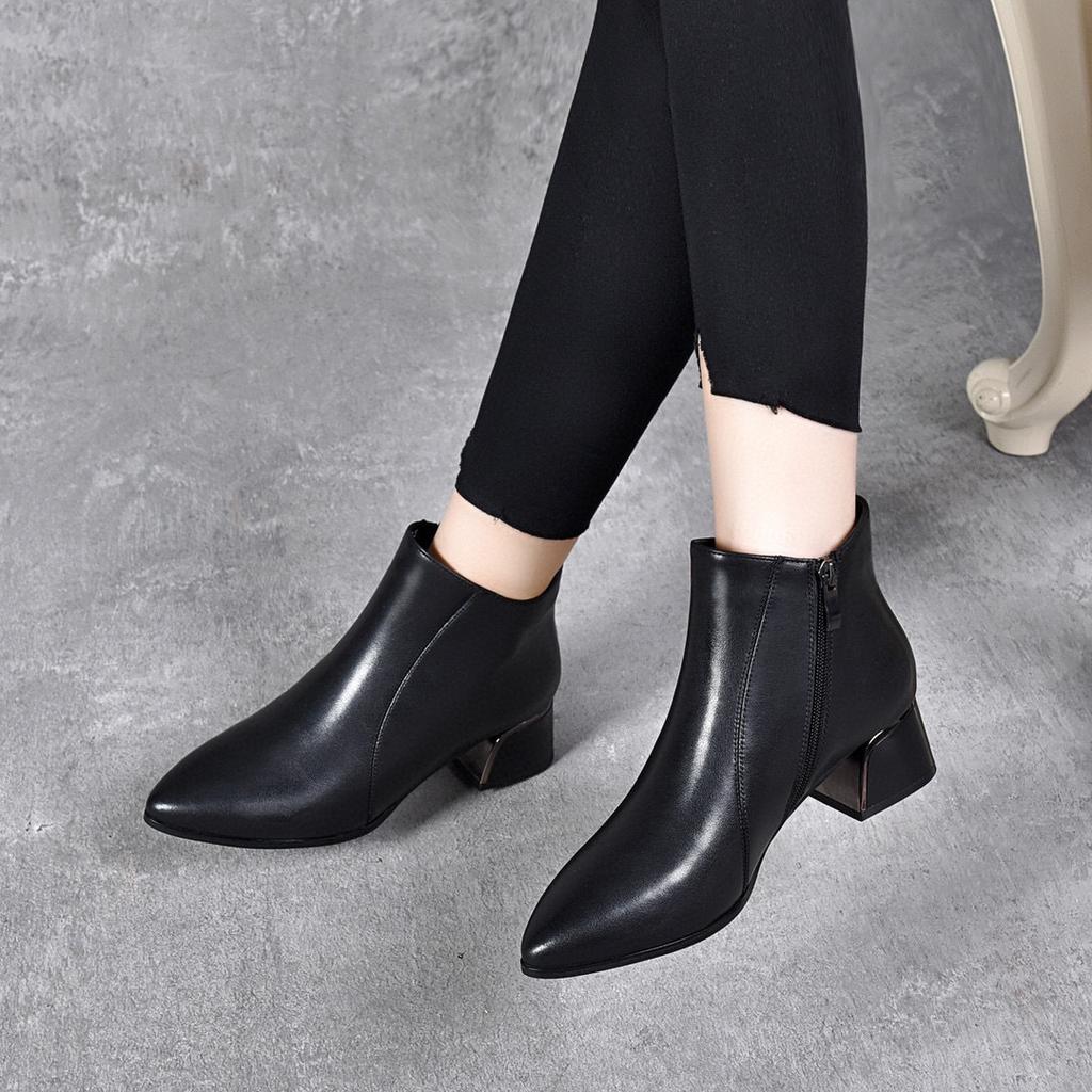 Leather Boots Women's Autumn and Winter Ankle Boots Pointed Head Thick Heel Temperament Short Boots Simple Cowhide Medium Heel Women's Fashion Boots