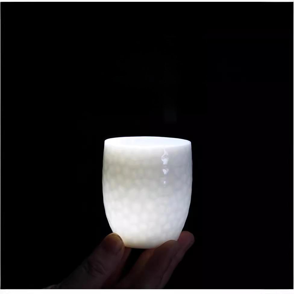 Velký ručně vyráběný porcelánový šálek na čaj z nefritu ovčího tuku pro domácí použití, k degustaci čaje, jeden mistrovský šálek, keramický šálek s plástvovou strukturou na pití čaje