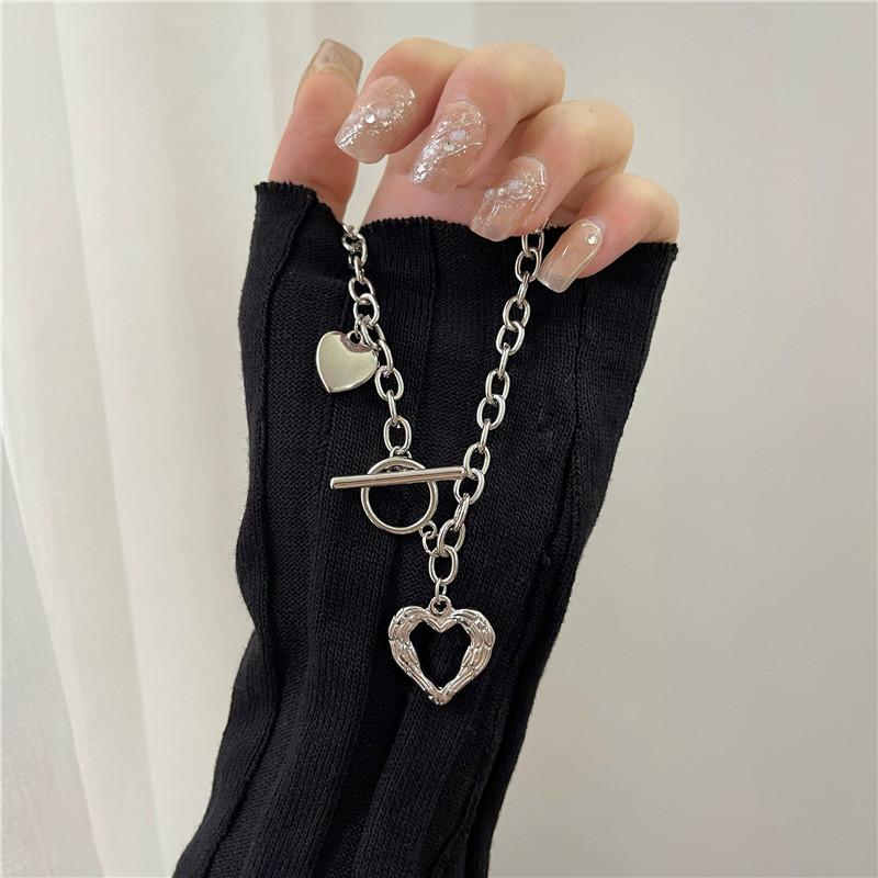 

Quality Heart Premium Shaped Necklace With Angel Wings For Trendy Womens Fashion Heart Necklace Silver