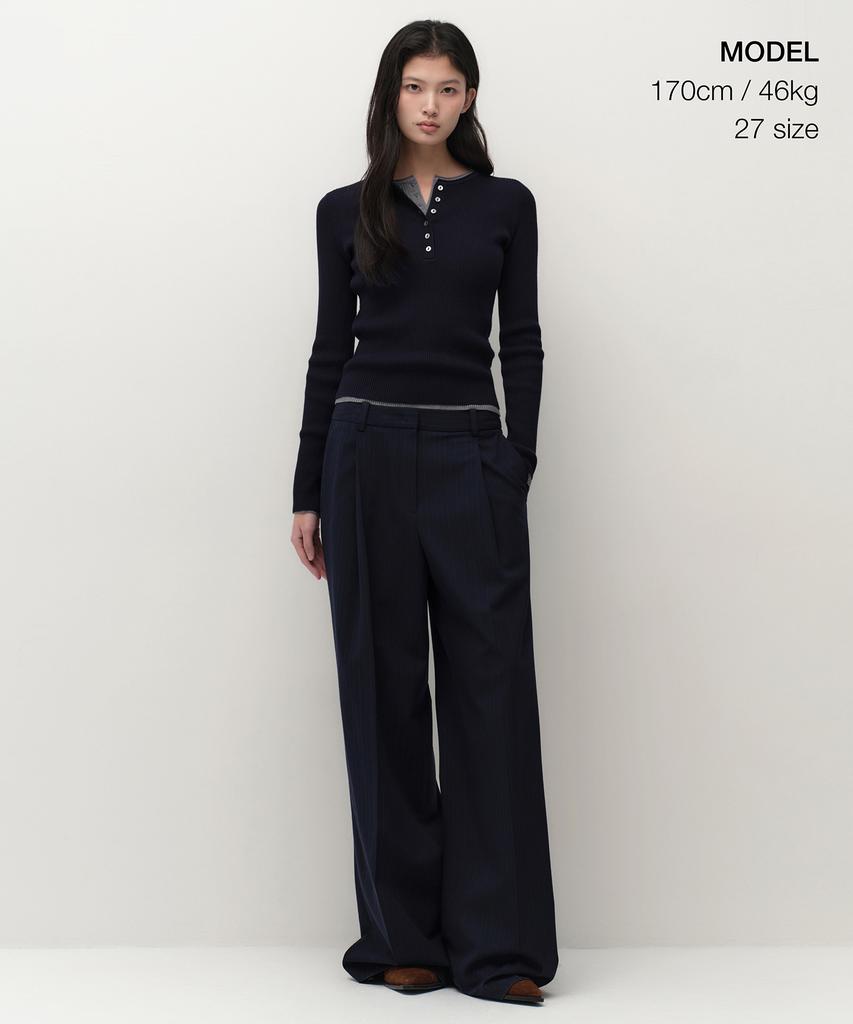 MUSINSA STANDARD WOMAN Women'S Pinstripe Deep Tuck Wide Slacks [Navy]