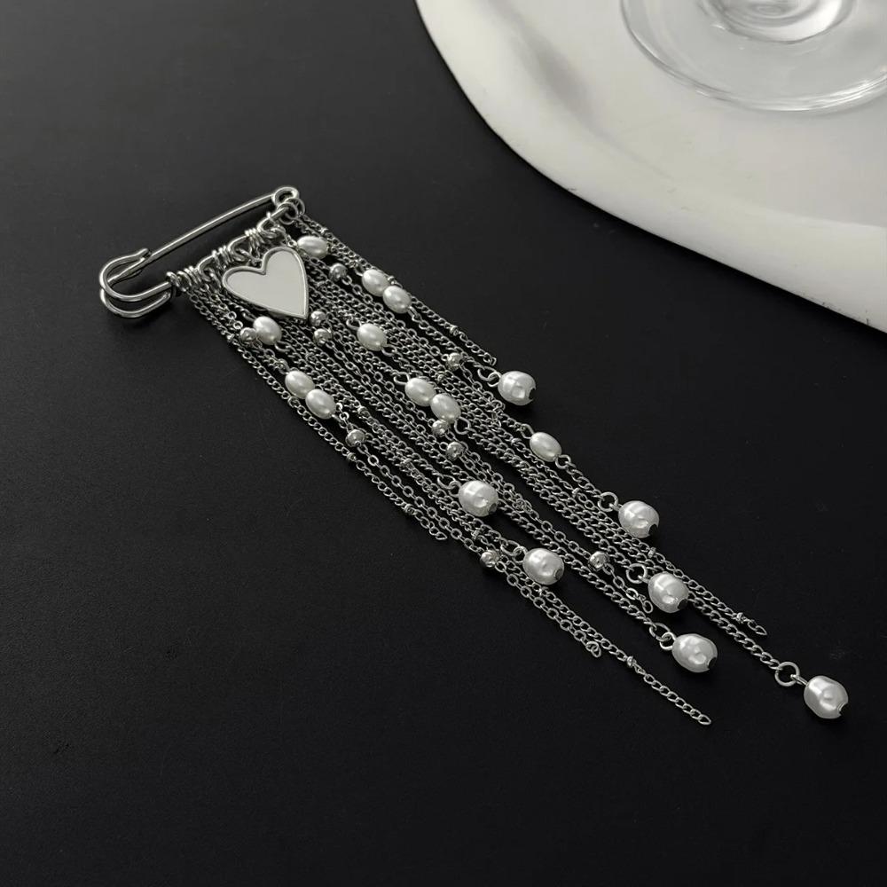 Multi Functional Imitation Pearl Heart Pendant Brooches Creative Tassel Chain Suit Pants Pins Brooch Fashion Clothes Decoration