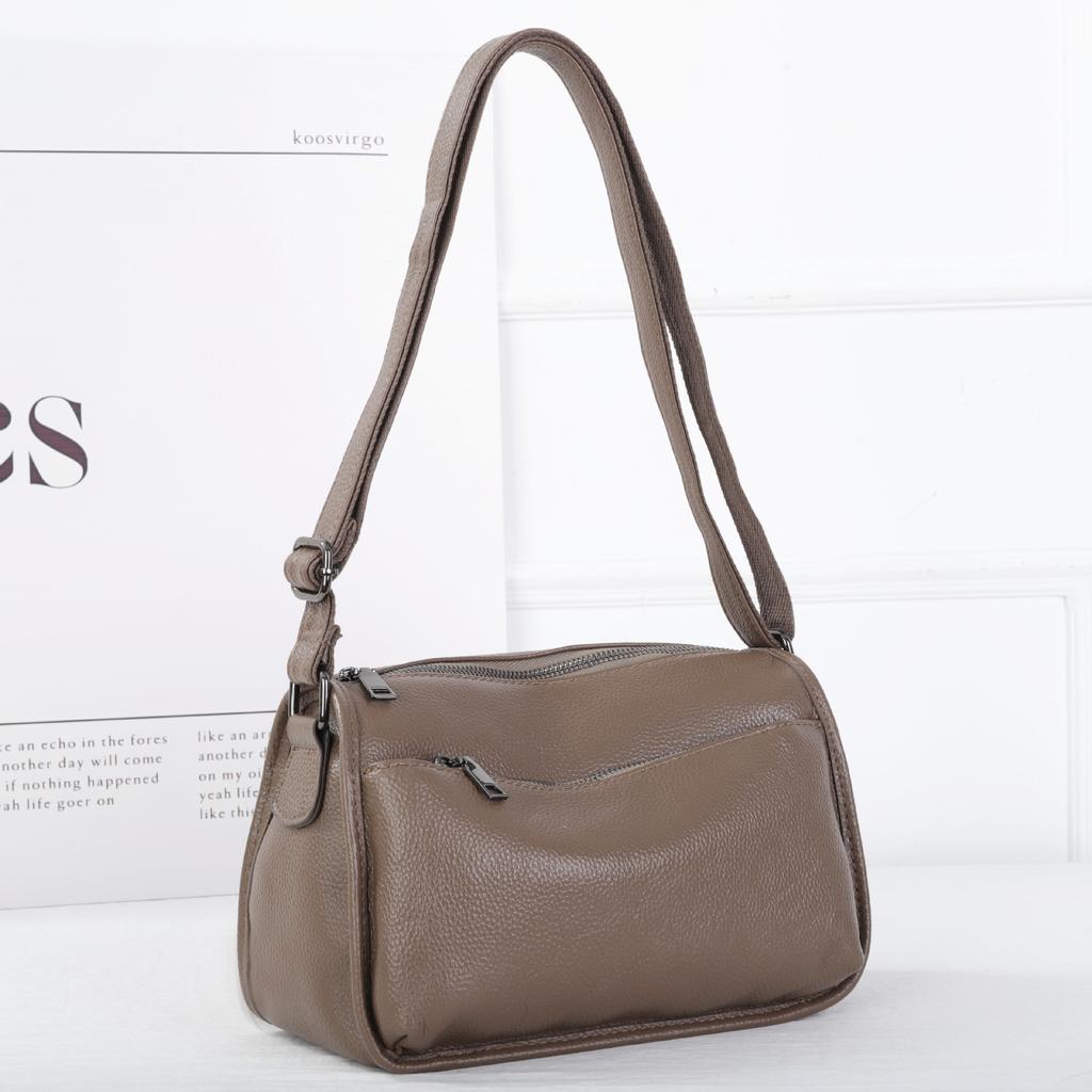 Women's Top-Grain Cowhide Leather Shoulder Bag Spacious Minimalist Crossbody for Effortless Commuting Tote with Adjustable Strap