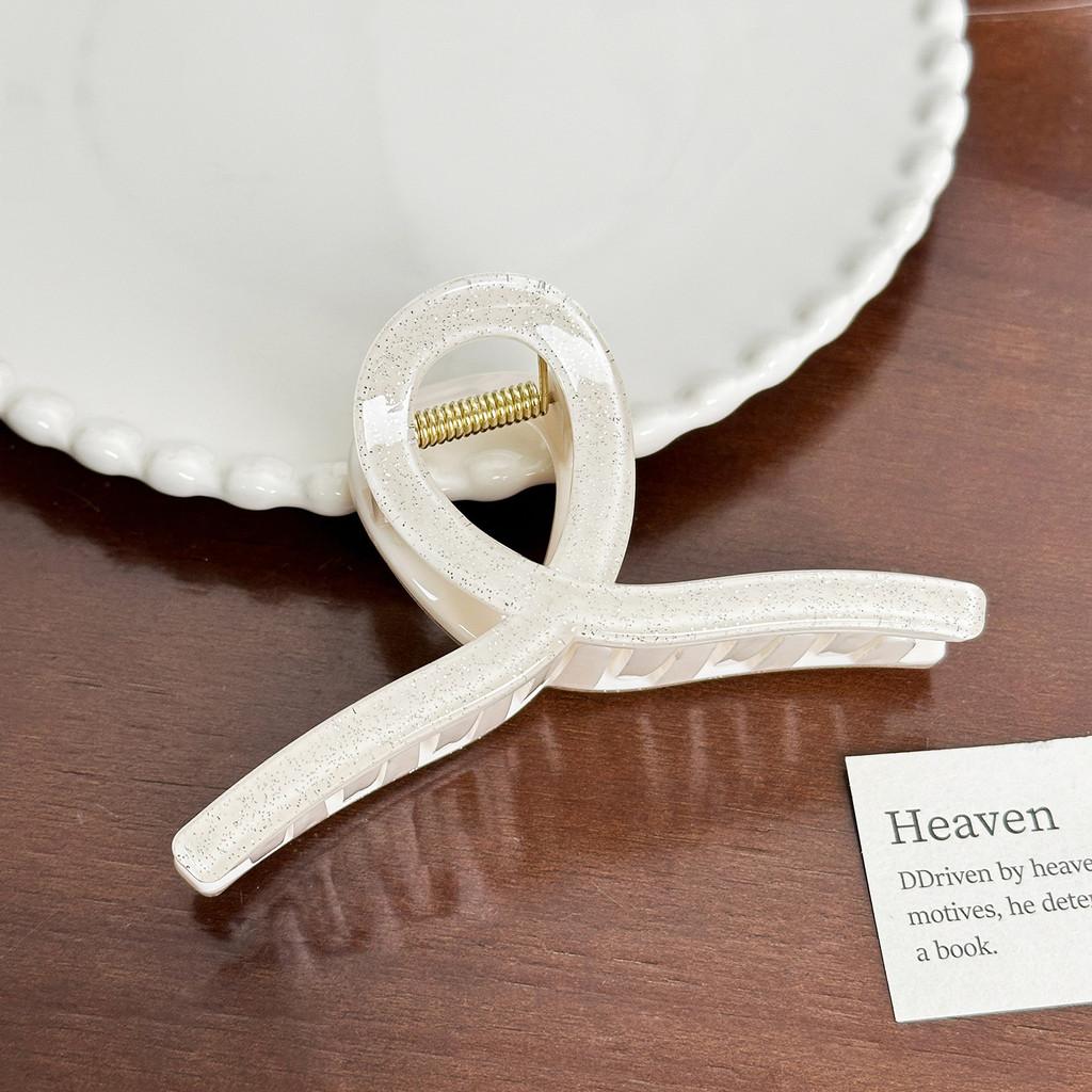 Premium Minimalist Hair Clips In Bright Colors With Unique Styles For Fashion Everyday