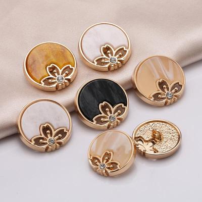 Blumen-Metallknopf mit eingelegtem Diamanten für Damenmode-Mäntel, Pullover und Windjacken