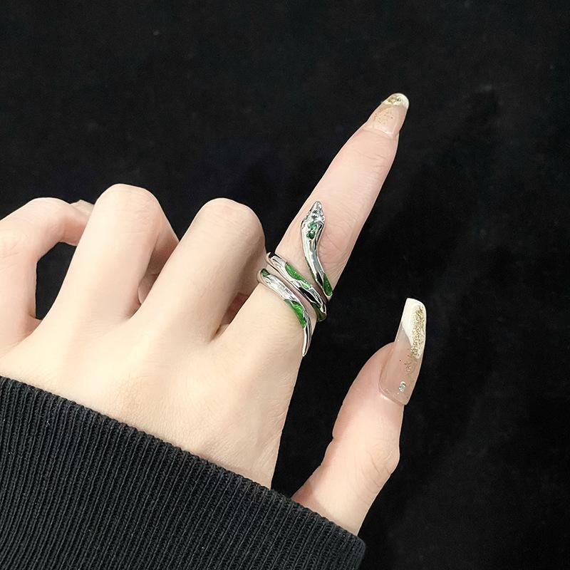 Нишевый дизайн Зеленая змея Кольцо высокого класса Женское Холодный ветер Французская индивидуальность Открывающееся Темный ветер Мода Adjustable opening