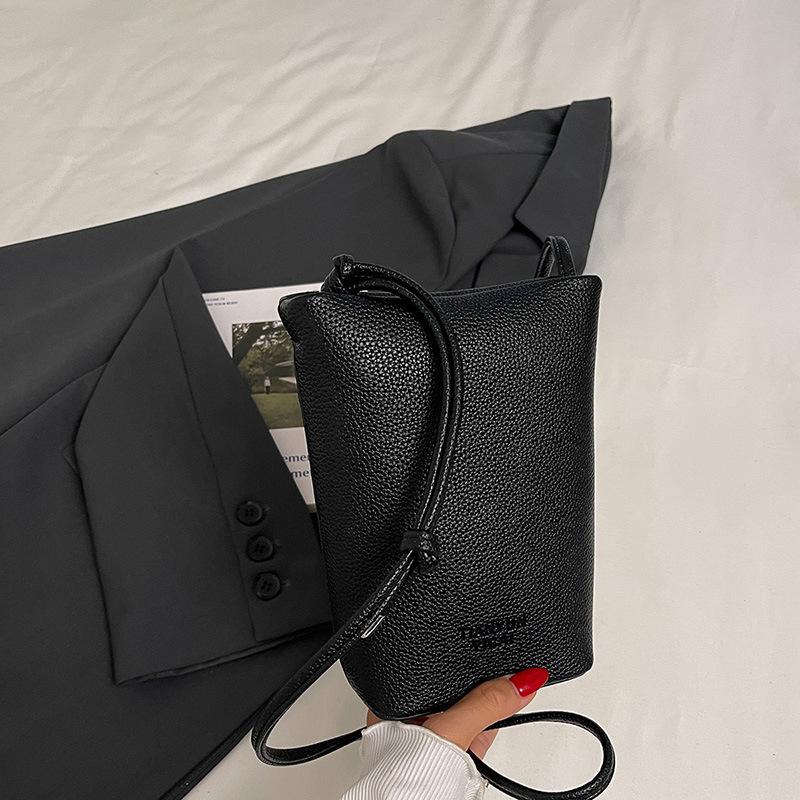 Fashion going out small satchel women's bag 2025 new trendy summer foreign style versatile mobile phone bag Korean version shoulder messenger bag