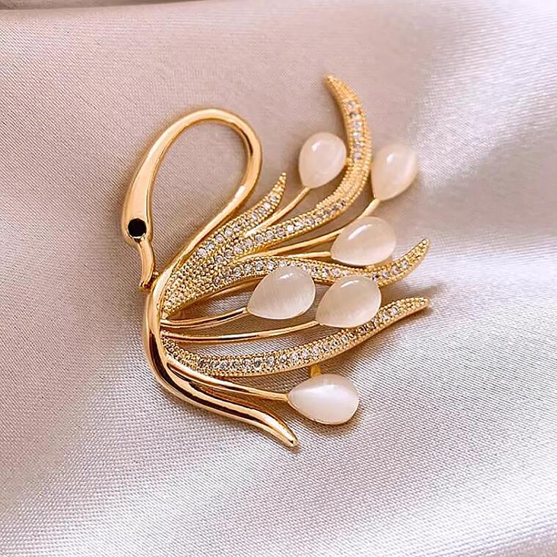 Luxury Opal Swan Brooch High-grade Women's Corsage Pin Design Sense Of Niche Clothing Accessories To Prevent Exposure