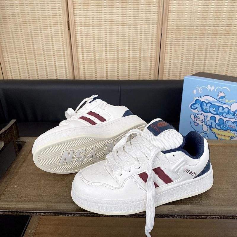 2025 autumn Hong Kong style new student versatile couple casual board shoes niche design bread shoes women ins tide