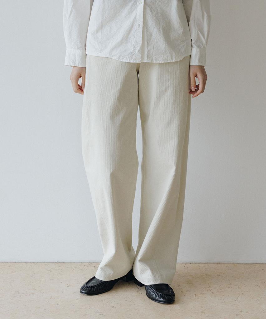 Beullaengkeulumumeon Smooth Corduroy Pants_Ivory