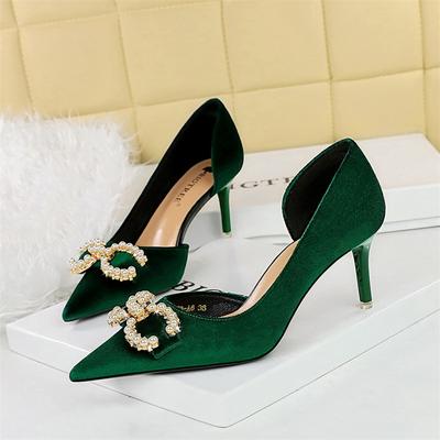 Moda Moda Scarpins Salto Alto Fino Boca Rasa Bico Fino Laterais Vazadas Veludo Pérola Fivela de Cristal Laços Borboleta Sapatos Femininos