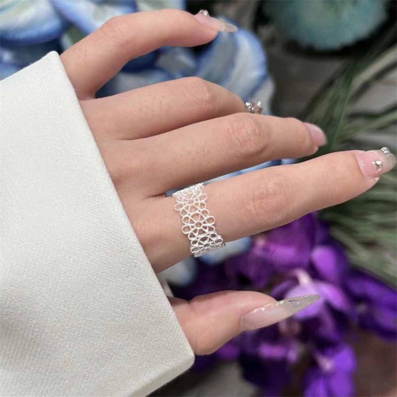 Hollow Lace Open Ring: Elegant Temperament Design for Women’s Versatile, Cold Style High-End Fashion Adjustable Open Size
