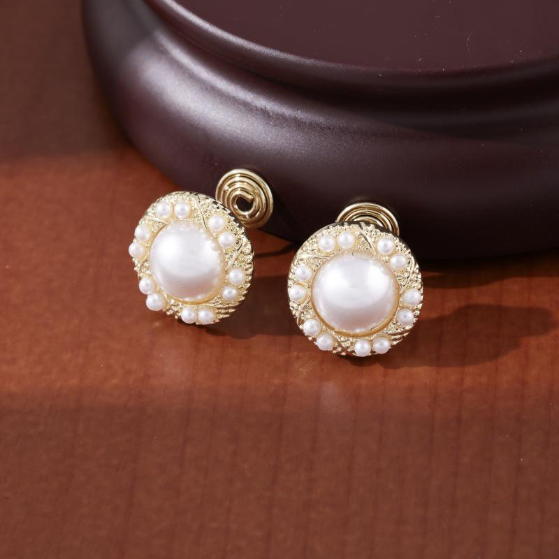 Vintage French Pearl No-Pierce Earrings: Elegant Luxury Clip-ons for Women
