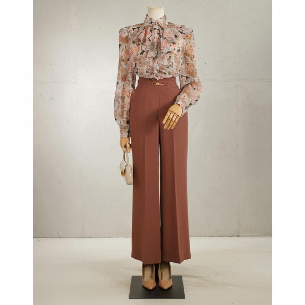 Win Edge Shoulder Flounce Blouse