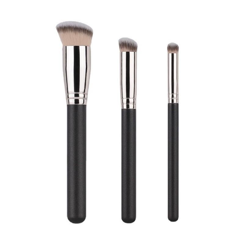 Seamless Angled Round Head Foundation & Concealer Brush, Black