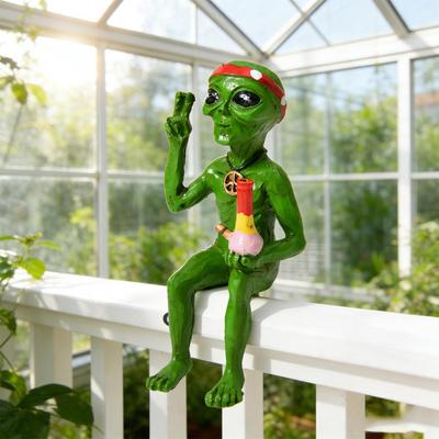 Tabletop Resin Alien Figurine Collectible Ornaments Alien Statue For Dashboard Indoor Outdoor Car Interior Garden Decoration