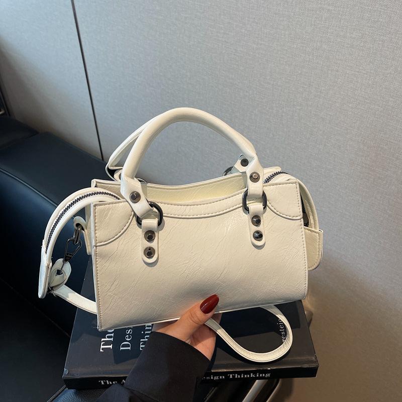 

High sense fashion super fire small bag women 2025 new versatile messenger bag summer portable pillow bag small bag 22*7*14