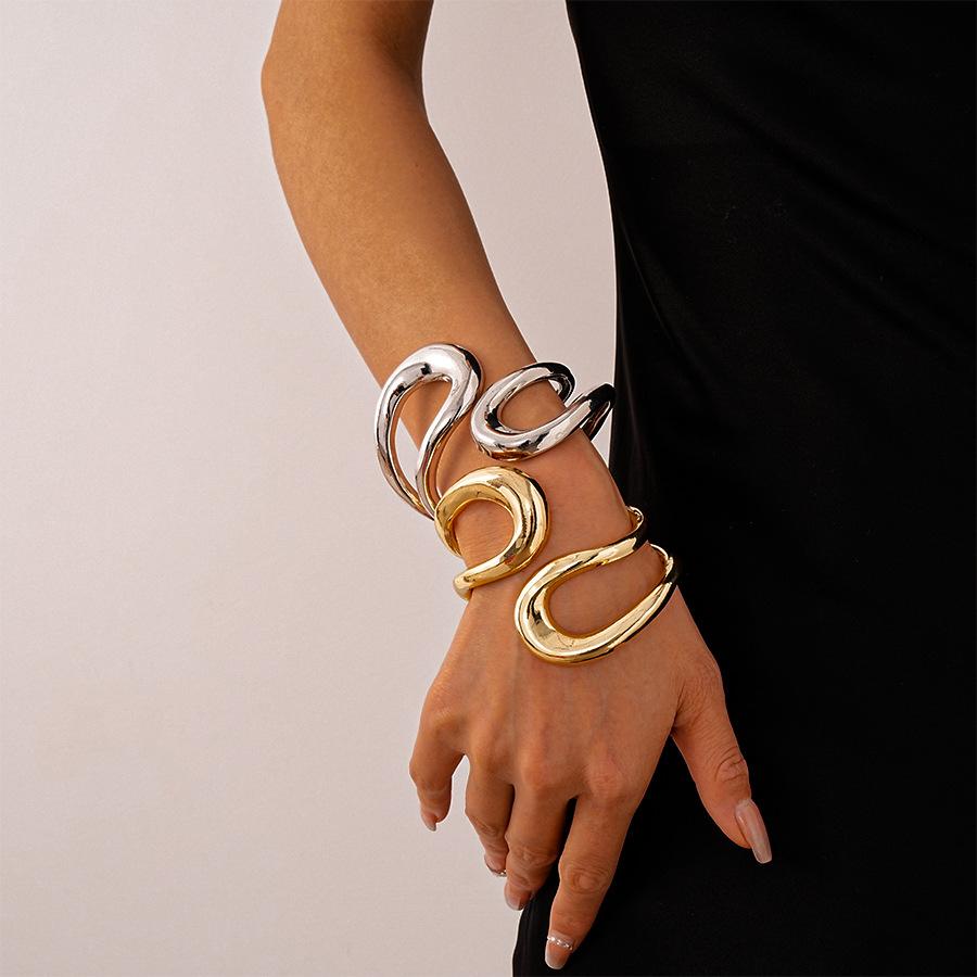 New Exaggerate Geometry Irregular Hollowed-Out Cross Open Mouth Bangle for Woman Adjustable Bracelet Paty Zircon Daily Wear