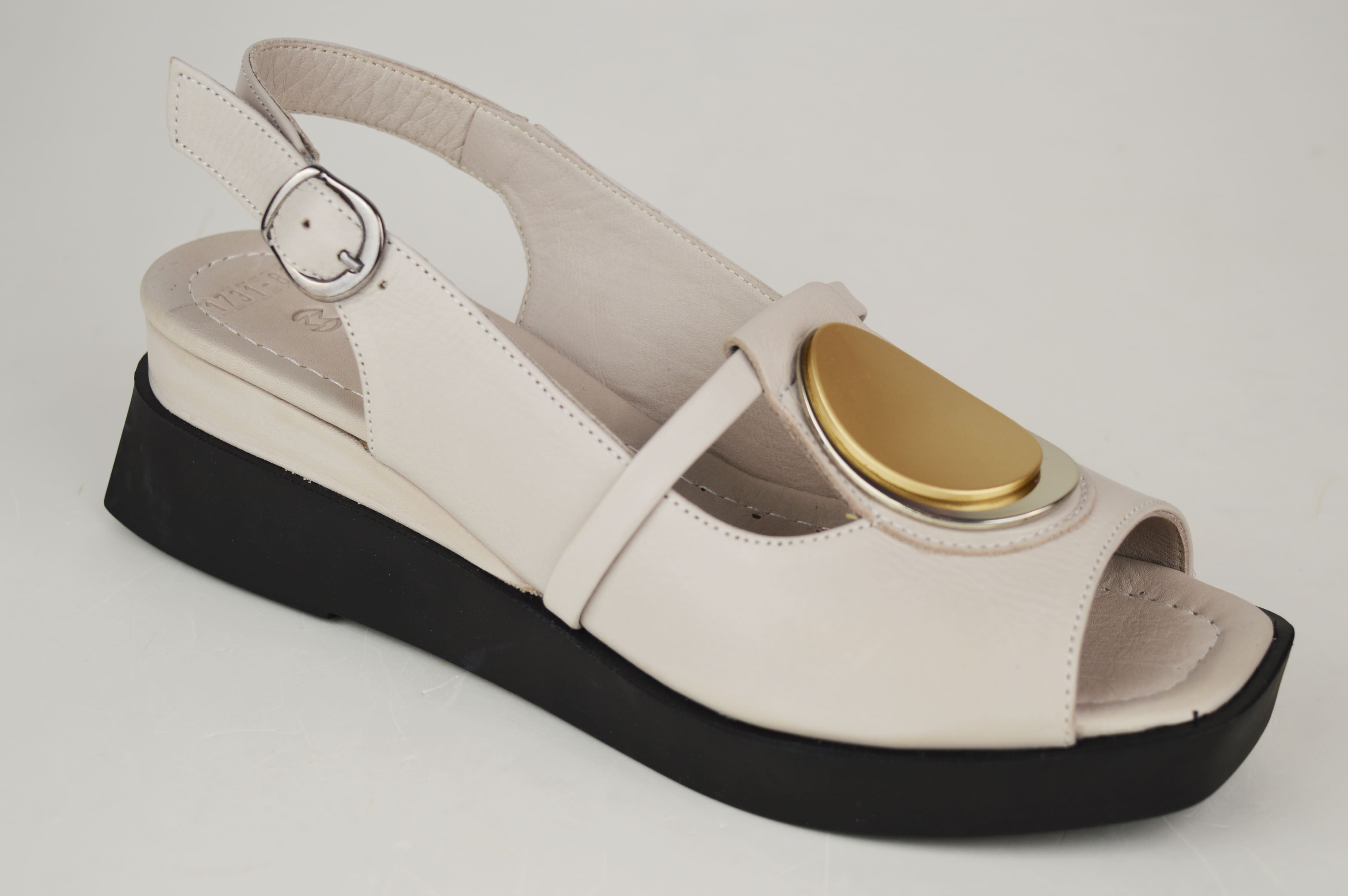 

Босоніжки на танкетці Mario Muzi 1731 36 42 мигдалевий