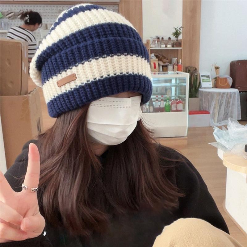Modische gestreifte Strickmütze Weiche warme Wintermütze Damen Lässige Stapelmütze für modische Damen und Studentinnen
